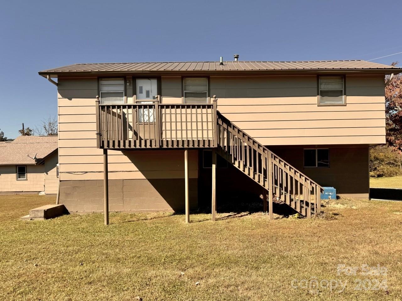 565 Neely Road Brevard, NC 28712 - Photo 5 of 28 a balcony with a table and chairs