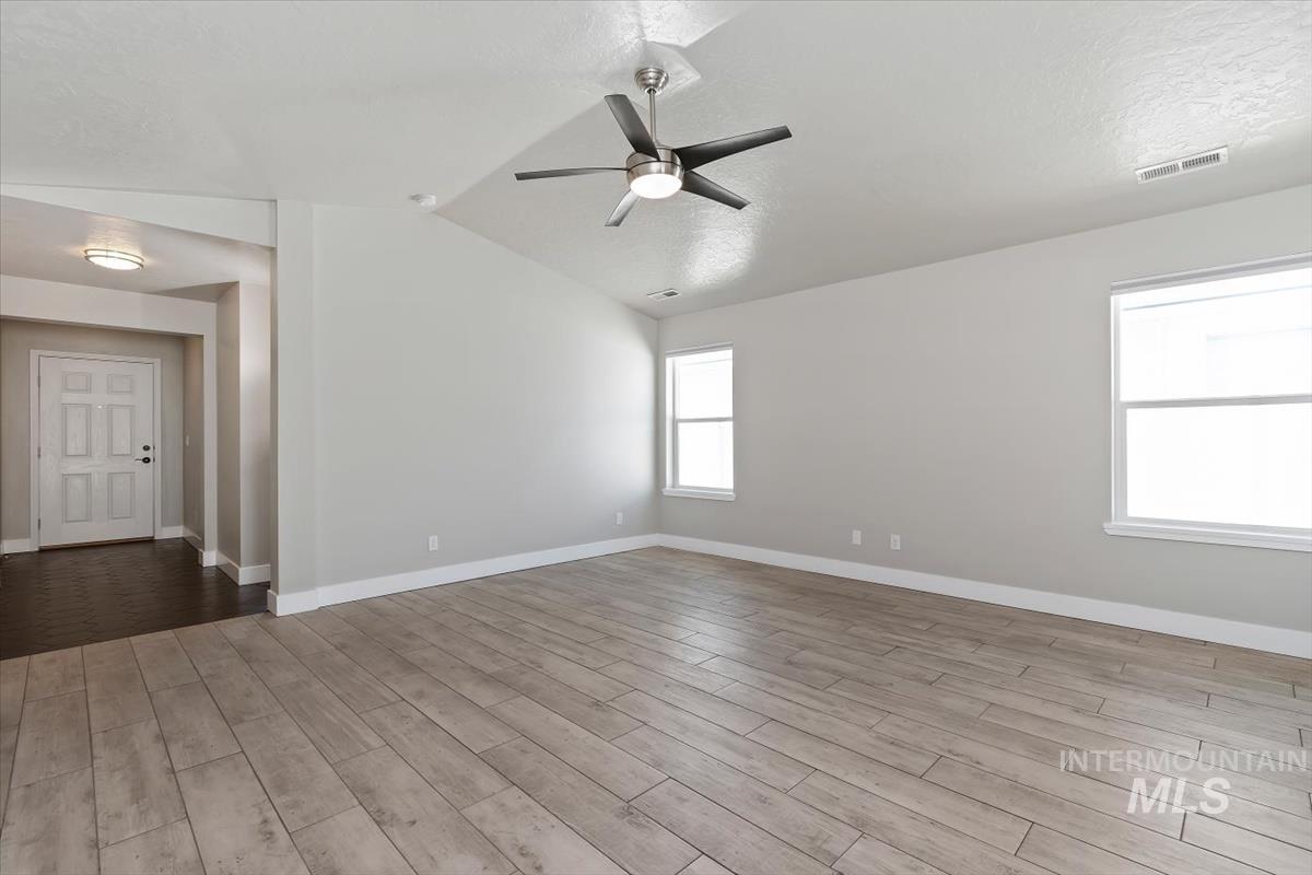 4323 Bainbridge Street Caldwell, ID 83607 - Photo 9 of 50