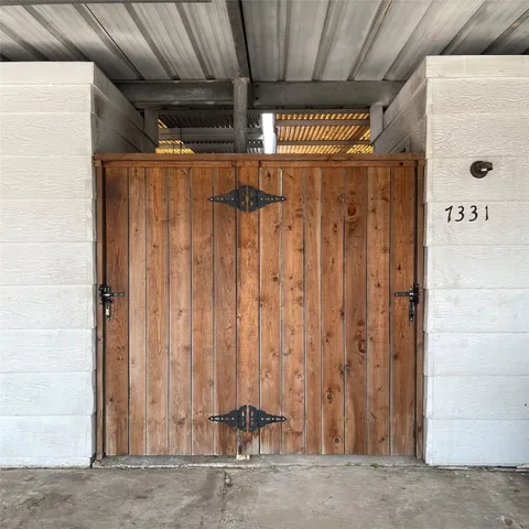 a view of a utility room