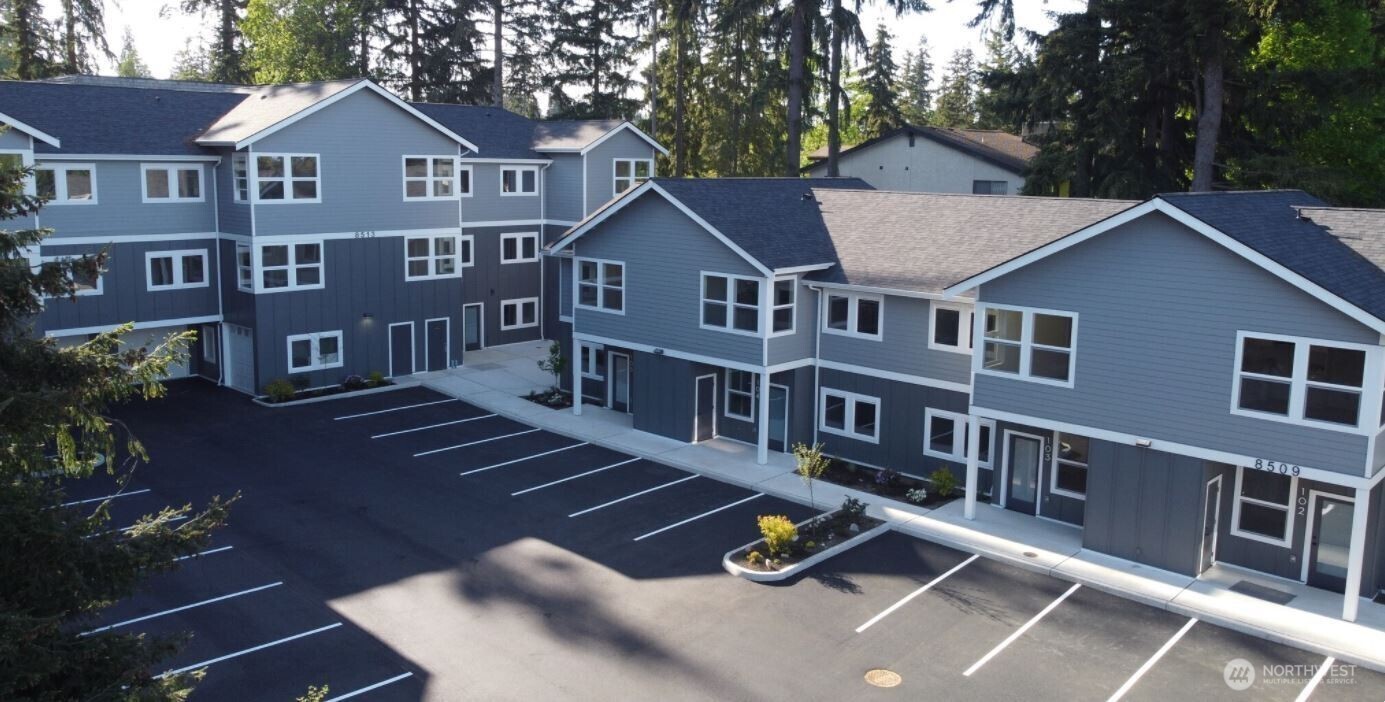 8509 244th Street Southwest Edmonds, WA 98026 - Photo 4 of 4