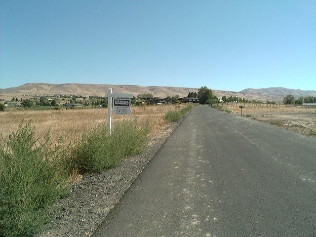 Nna Davell Lane, Unit LOT#3 Yakima, WA 98901 - Photo 6 of 6 a view of a lake with a mountain