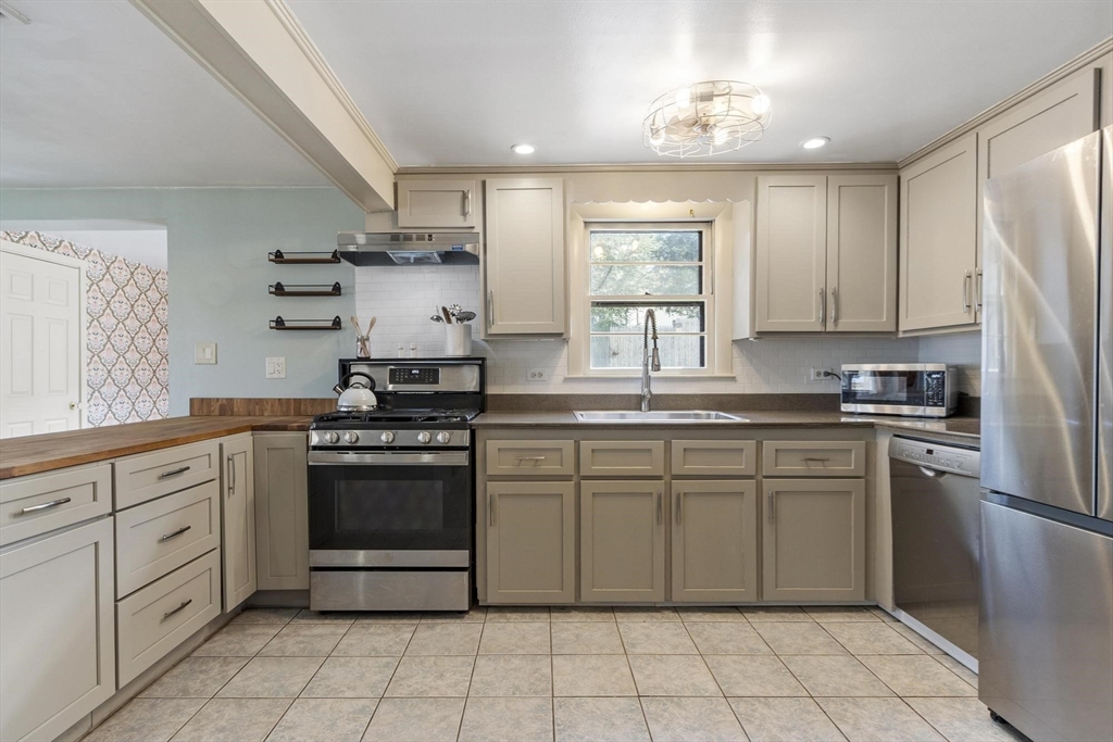 167 Townsend Harbor Road Lunenburg, MA 01462 - Photo 18 of 42 Gallery Image 18