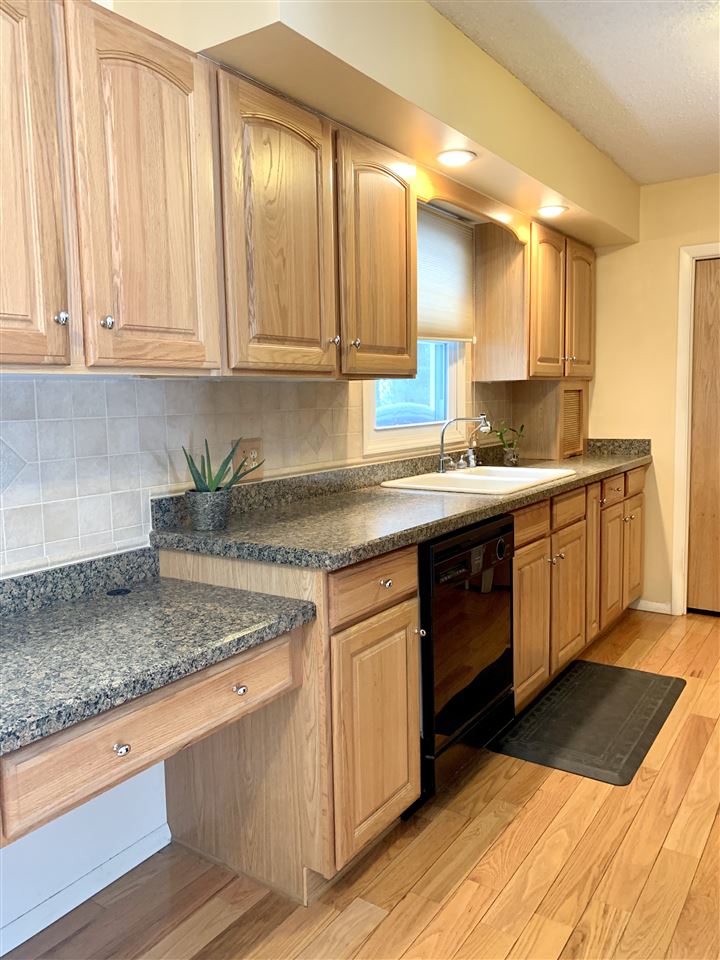 1578 Ridge View Court Traverse City, MI 49686 - Photo 13 of 42 1872373-12.JPG