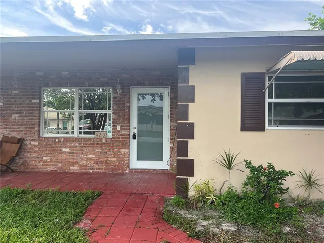 $2,600 | 420 Southeast 13th Drive, Deerfield Beach, FL 33441