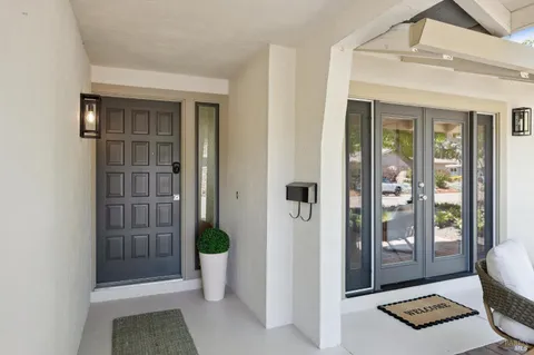 $825,000 | 215 Hemlock Drive, Healdsburg, CA 95448