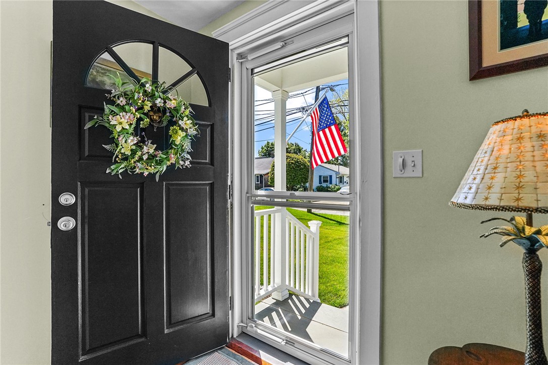 79 Beach Road Bristol, RI 02809 - Photo 3 of 28