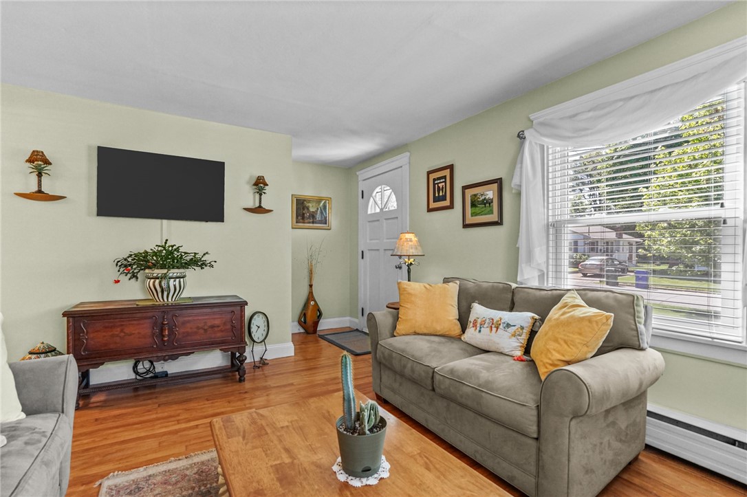 79 Beach Road Bristol, RI 02809 - Photo 5 of 28