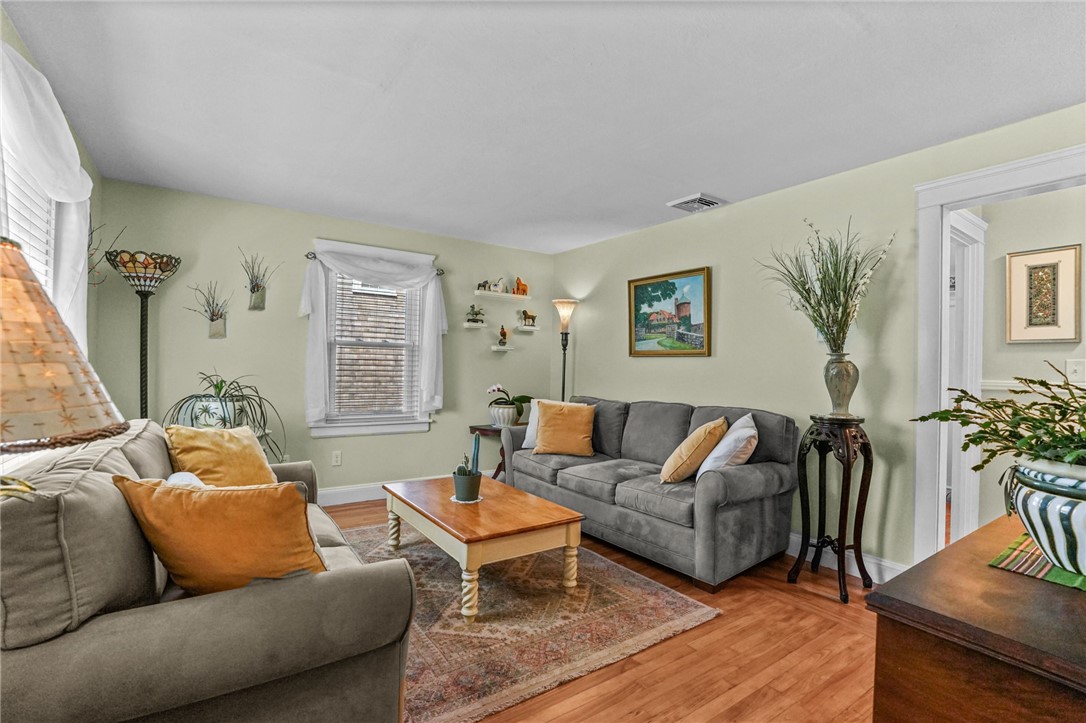 79 Beach Road Bristol, RI 02809 - Photo 6 of 28