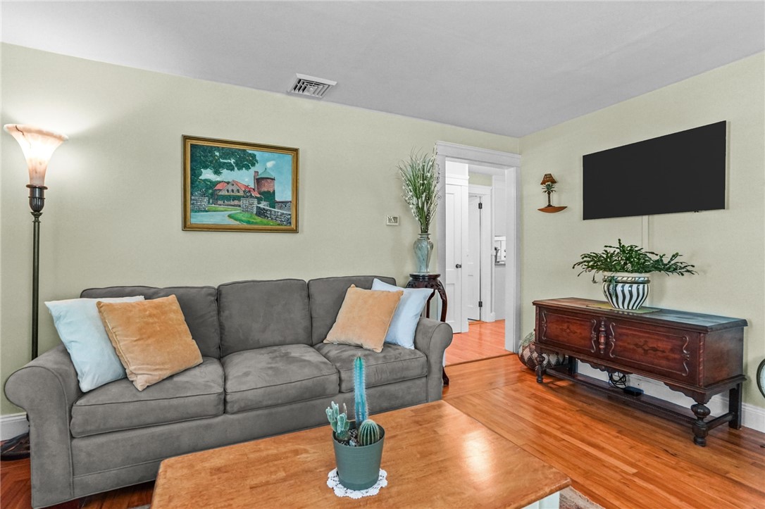 79 Beach Road Bristol, RI 02809 - Photo 7 of 28
