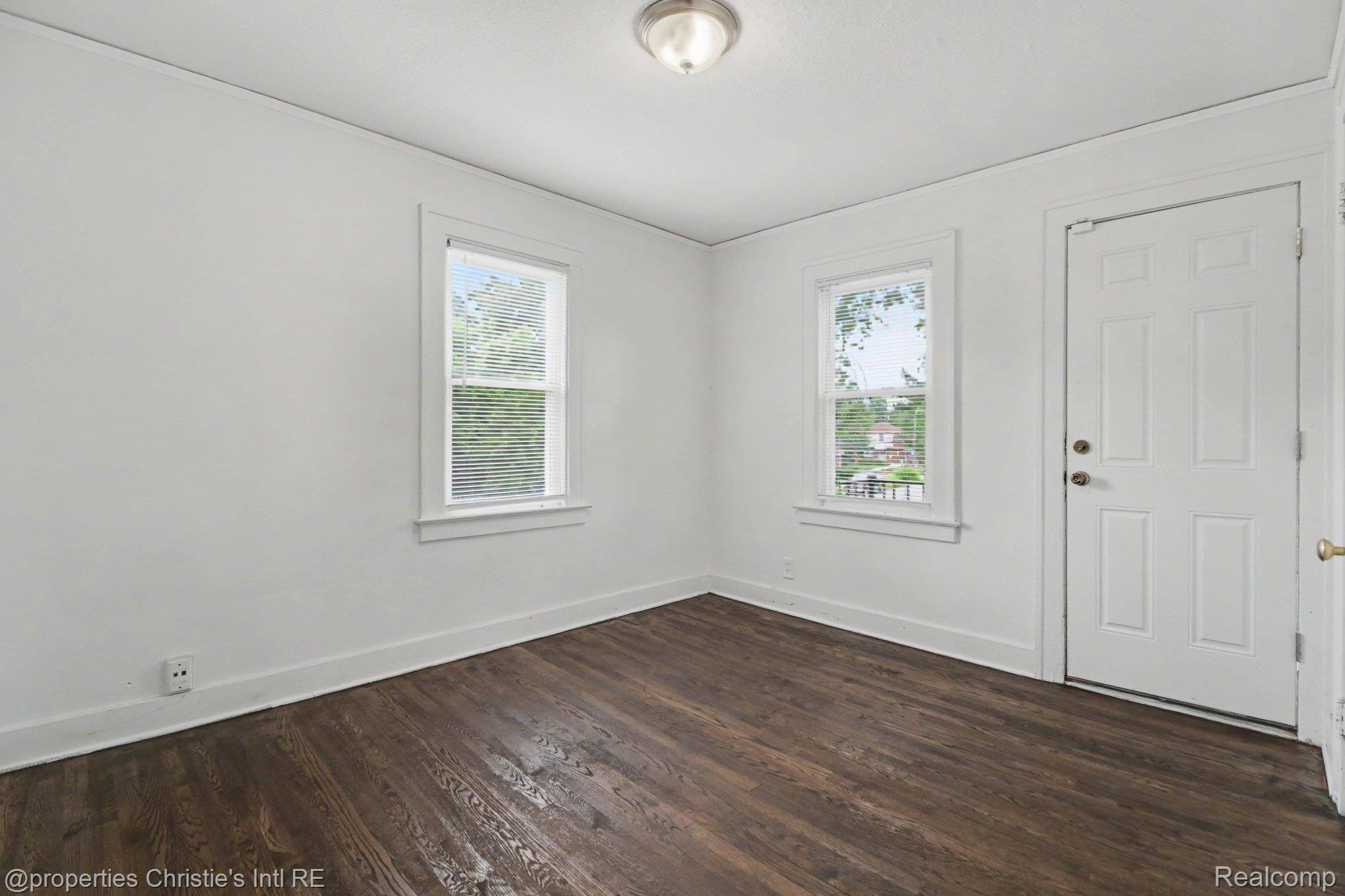 5911 Yorkshire Road Detroit, MI 48224 - Photo 8 of 14 008_file_7932.jpg