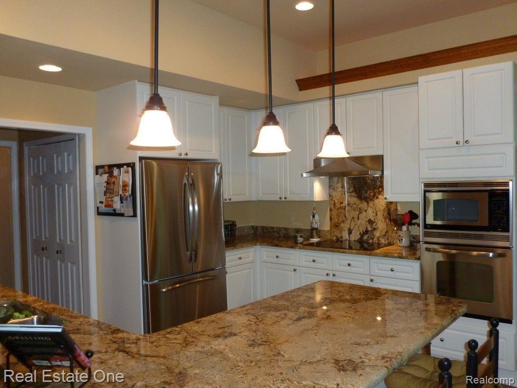 1901 Grayslake Drive Rochester, MI 48306 - Photo 14 of 44 Breakfast Bar