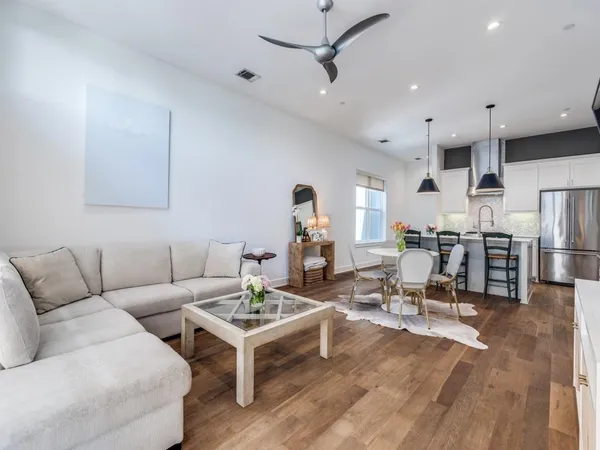 $3,600 | 5202 Capitol Avenue, Unit 1110, Dallas, TX 75206