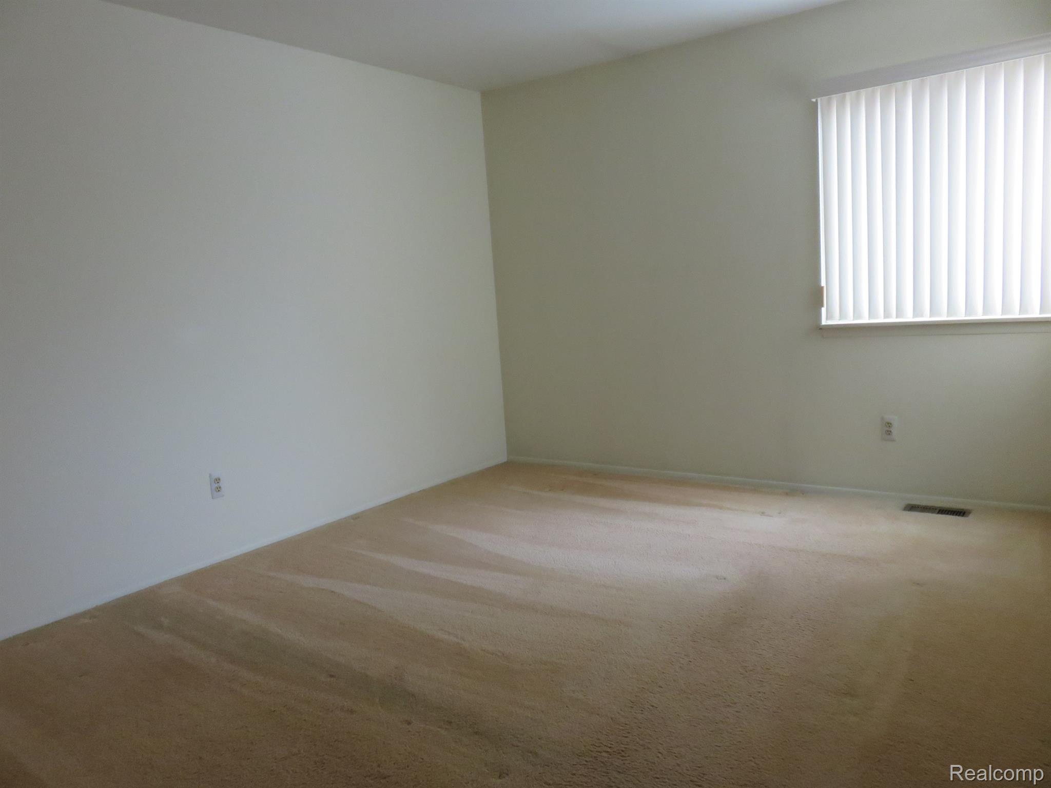 680 Tennyson, Unit 11 Rochester, MI 48307 - Photo 14 of 24 Gallery Image 14