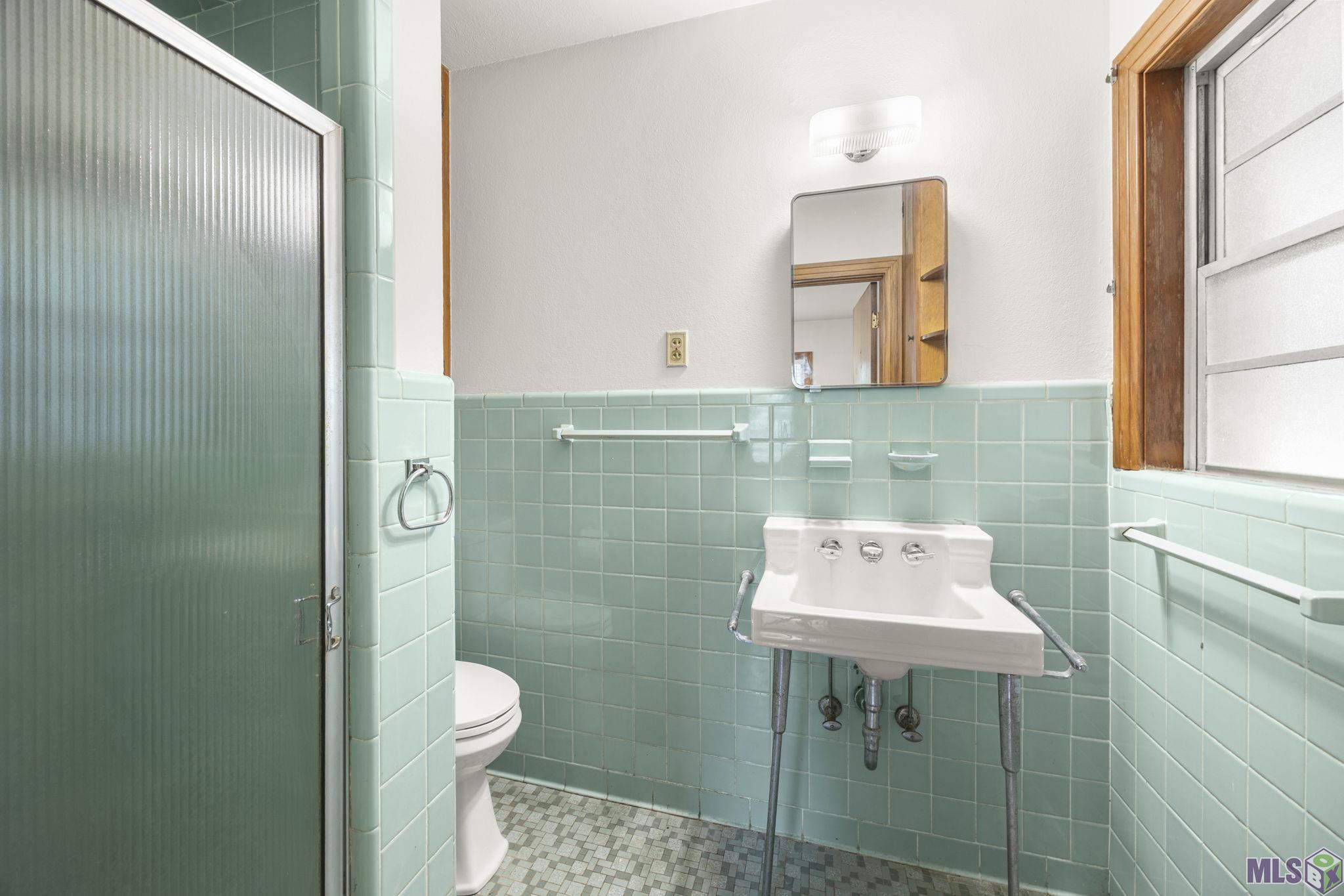 9372 Woodbine Street Baton Rouge, LA 70815 - Photo 15 of 23 Primary Bathroom