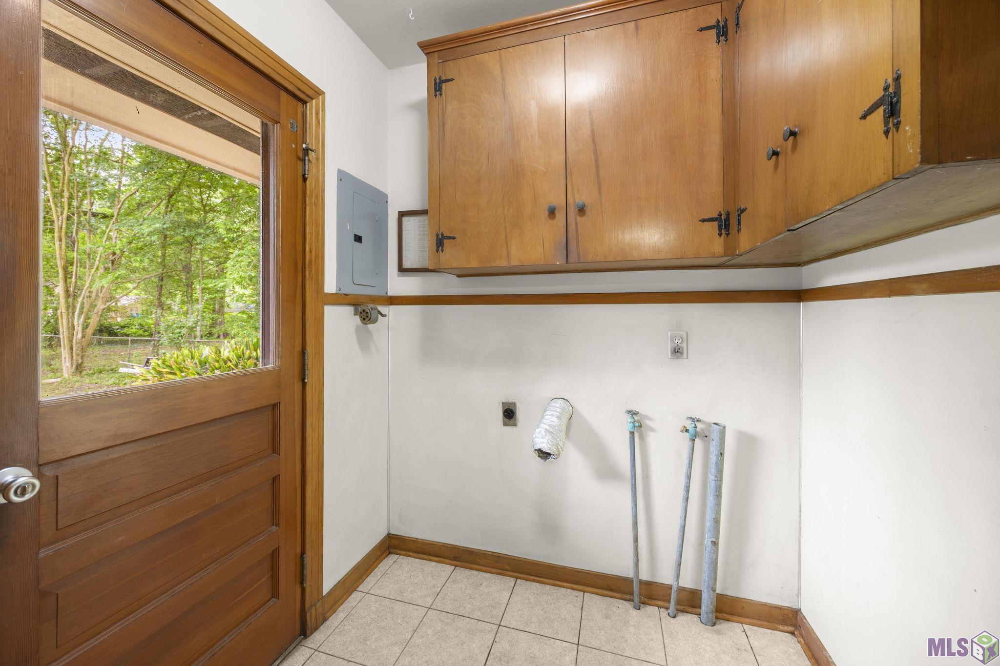 9372 Woodbine Street Baton Rouge, LA 70815 - Photo 21 of 23 Laundry Room Hookup and Door to Backyard.