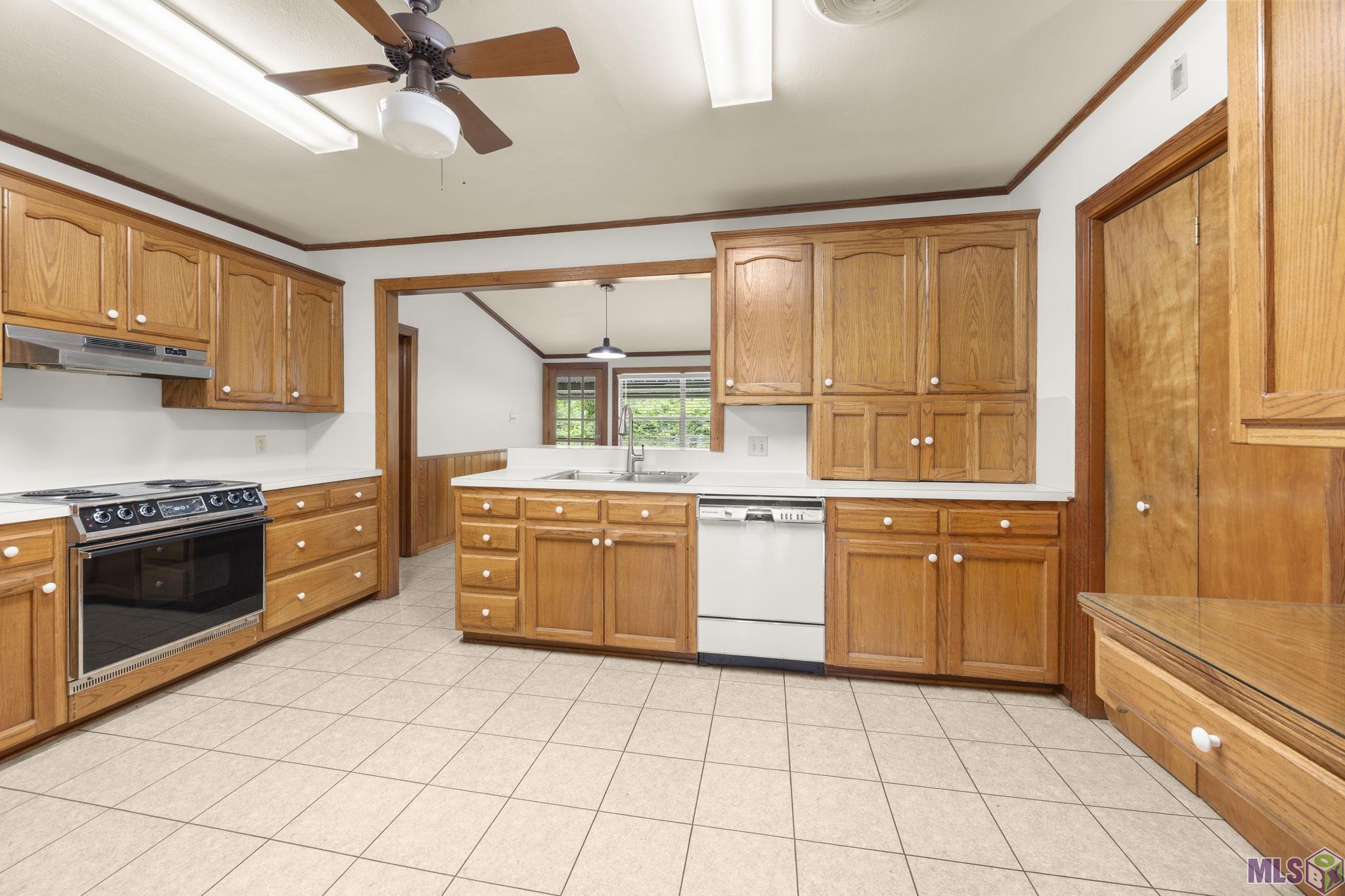 9372 Woodbine Street Baton Rouge, LA 70815 - Photo 9 of 23 Kitchen from Dining Room