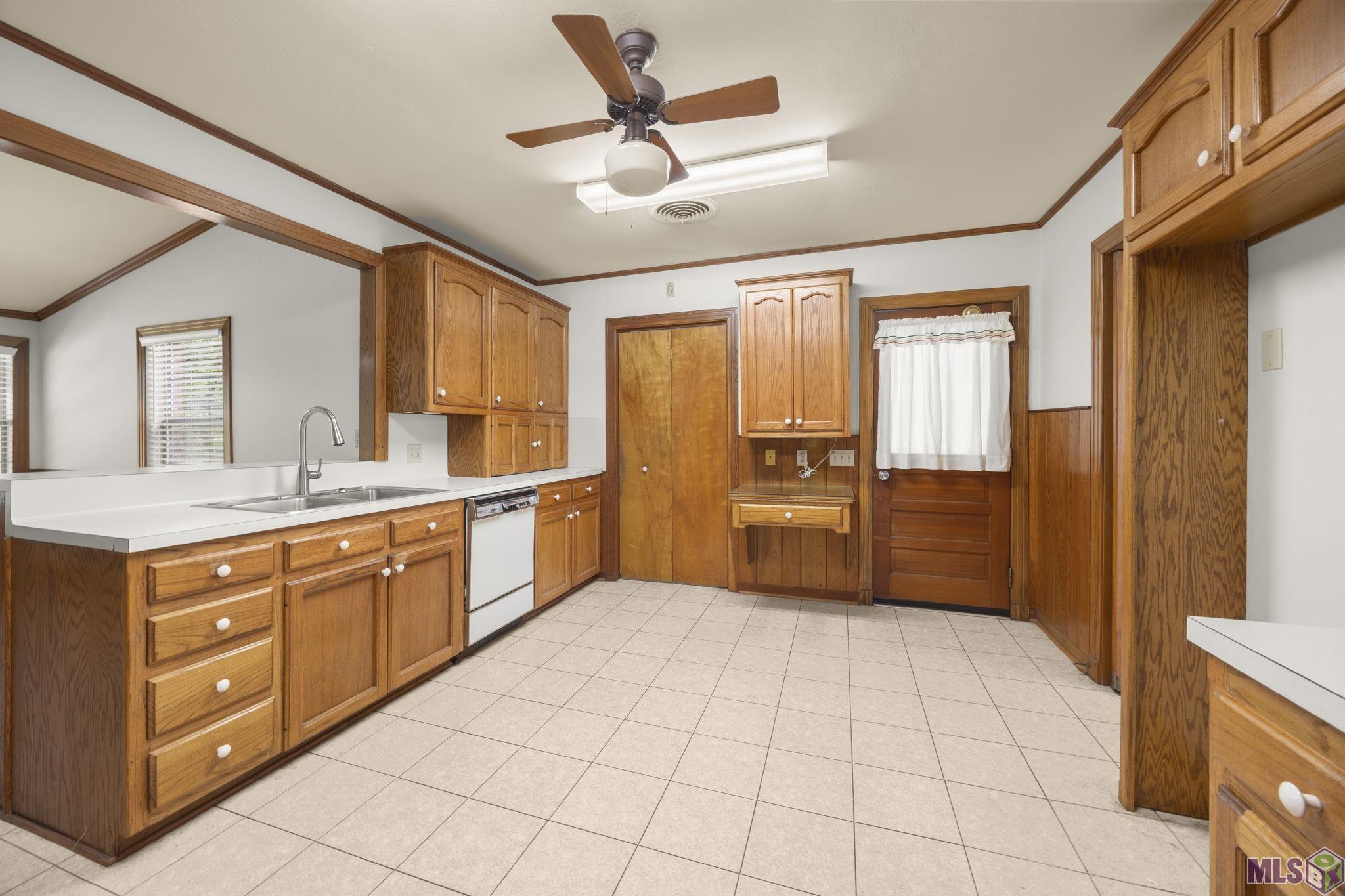 9372 Woodbine Street Baton Rouge, LA 70815 - Photo 10 of 23 Kitchen from Den