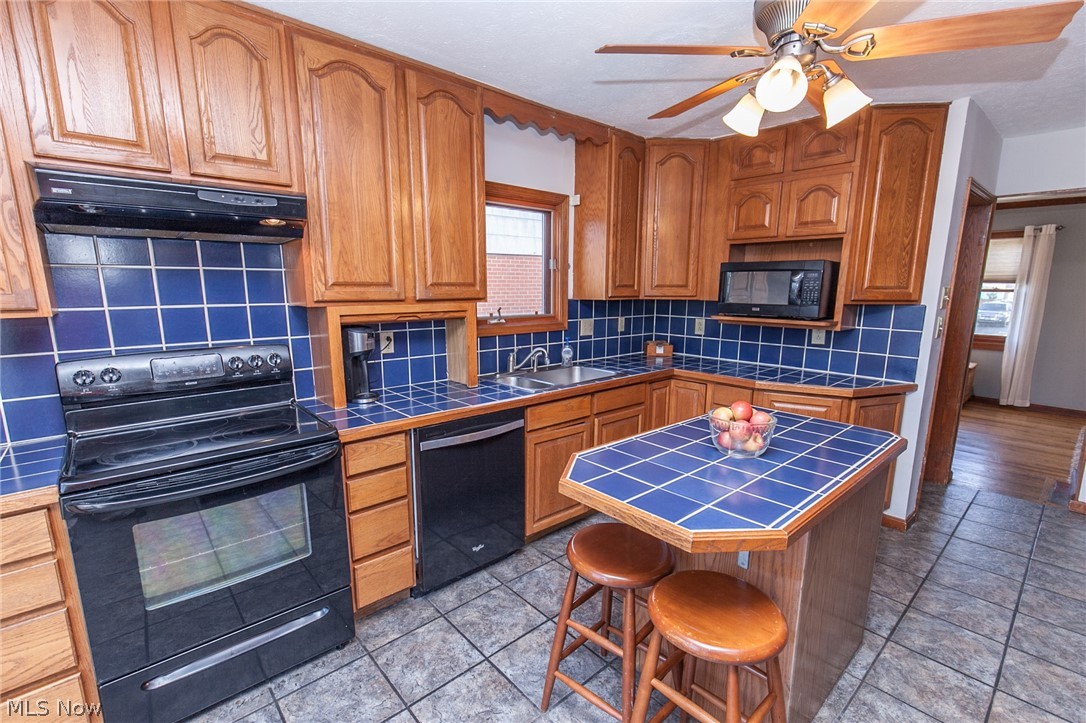 7922 Spring Garden Road Cleveland, OH 44129 - Photo 12 of 35