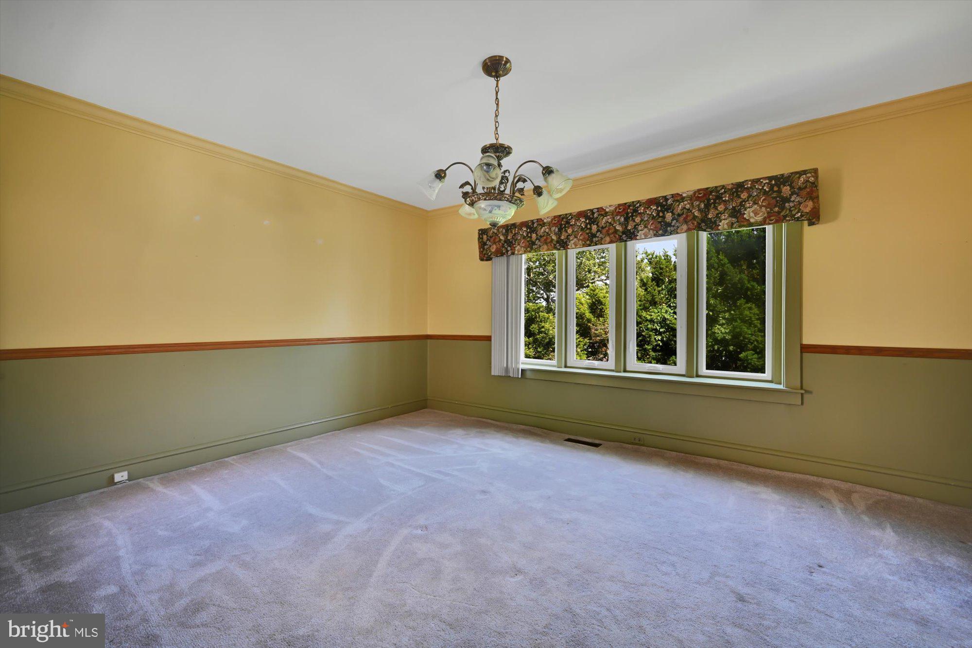 433 Friedensburg Road Reading, PA 19606 - Photo 8 of 26 Dining Room