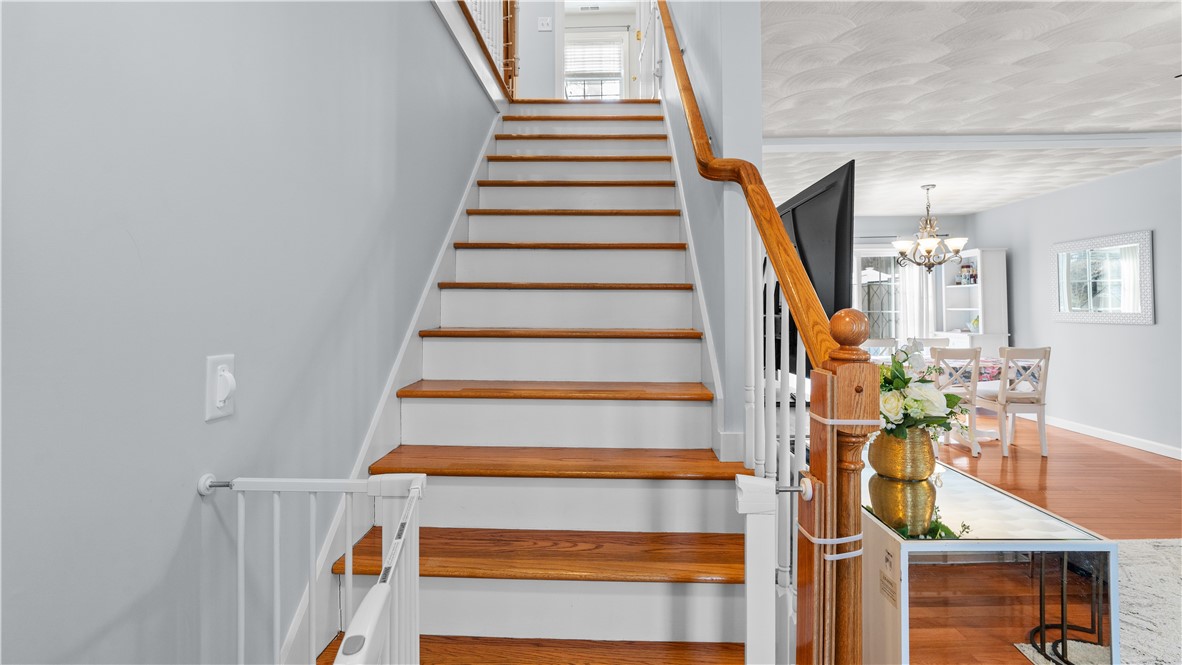 44 Leigh Road Cumberland, RI 02864 - Photo 3 of 37