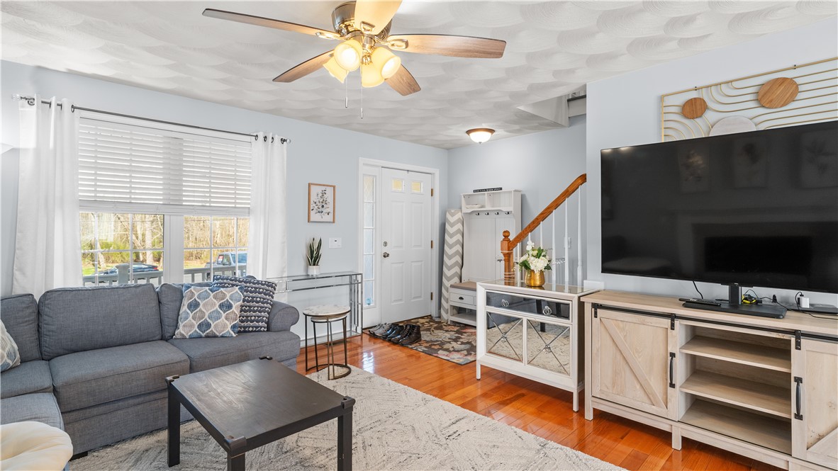 44 Leigh Road Cumberland, RI 02864 - Photo 5 of 37