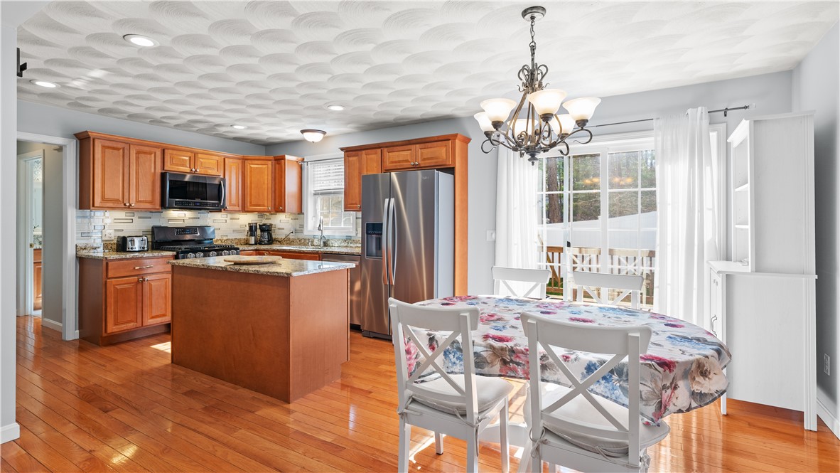 44 Leigh Road Cumberland, RI 02864 - Photo 7 of 37