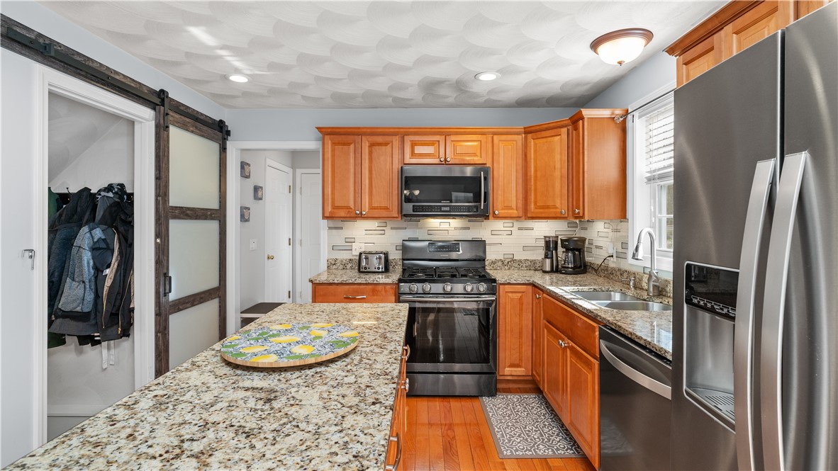 44 Leigh Road Cumberland, RI 02864 - Photo 8 of 37