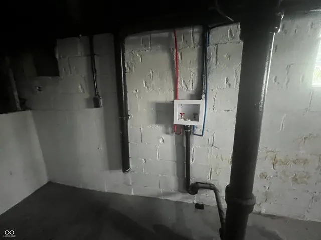 $975 | 1504 North Gladstone Avenue, Indianapolis, IN 46201