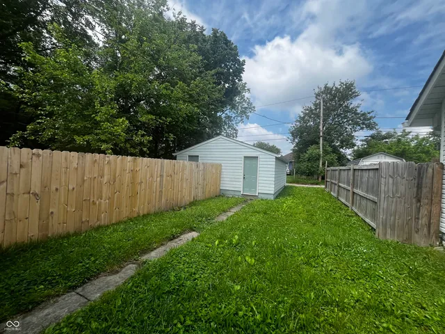 $975 | 1504 North Gladstone Avenue, Indianapolis, IN 46201