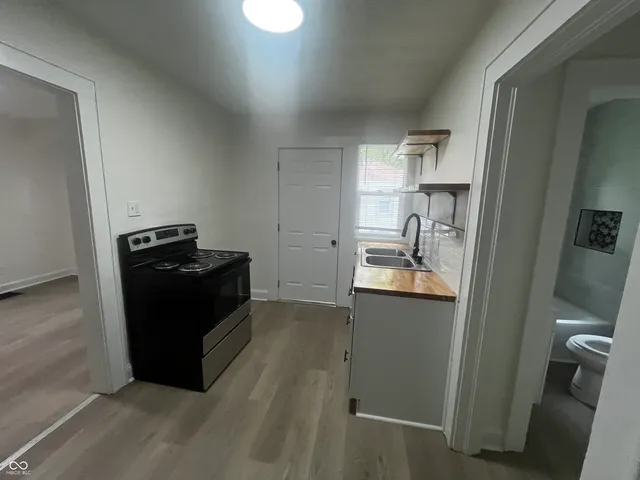 $975 | 1504 North Gladstone Avenue, Indianapolis, IN 46201