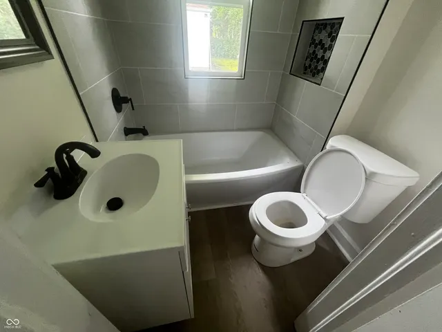 $975 | 1504 North Gladstone Avenue, Indianapolis, IN 46201