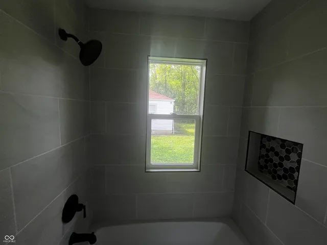 $975 | 1504 North Gladstone Avenue, Indianapolis, IN 46201