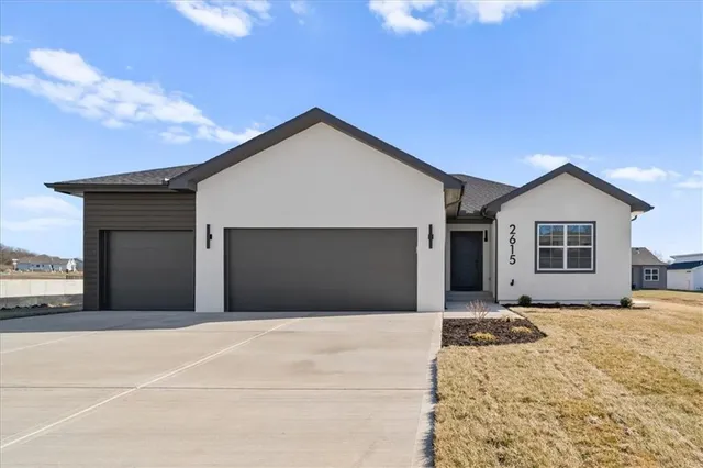 $527,000 | 2615 Southwest Tracker Lane, Lee's Summit, MO 64082