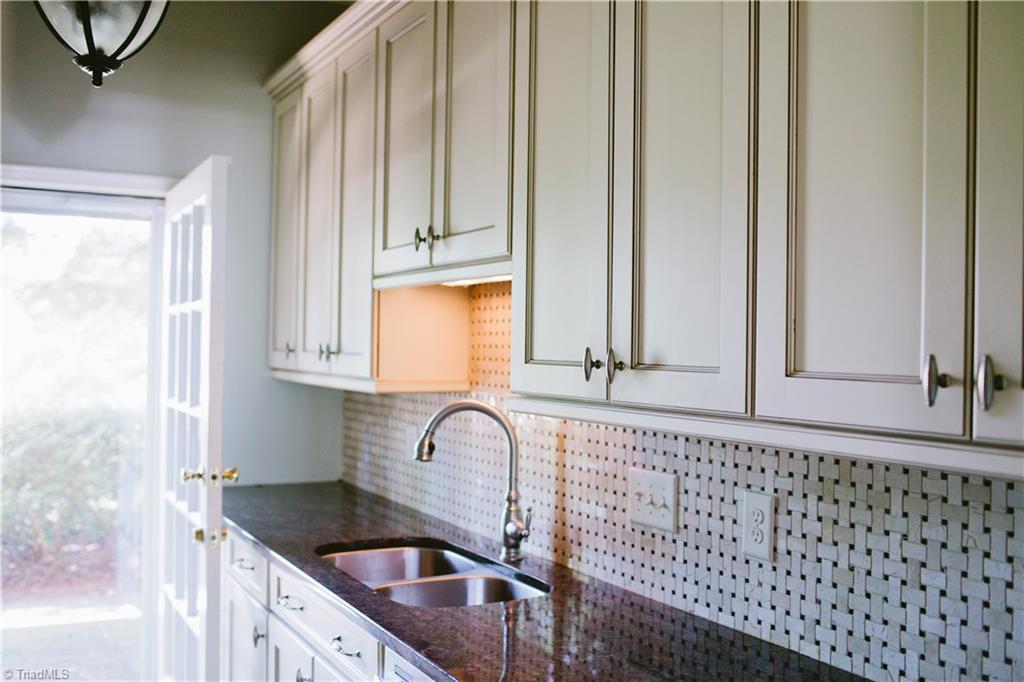 1108 Dover Road, Unit J Greensboro, NC 27408 - Photo 10 of 20 Gallery Image 10