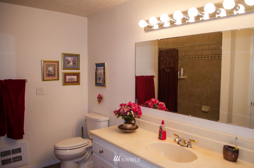 19236 Loganberry Street Southwest Rochester, WA 98579 - Photo 20 of 24