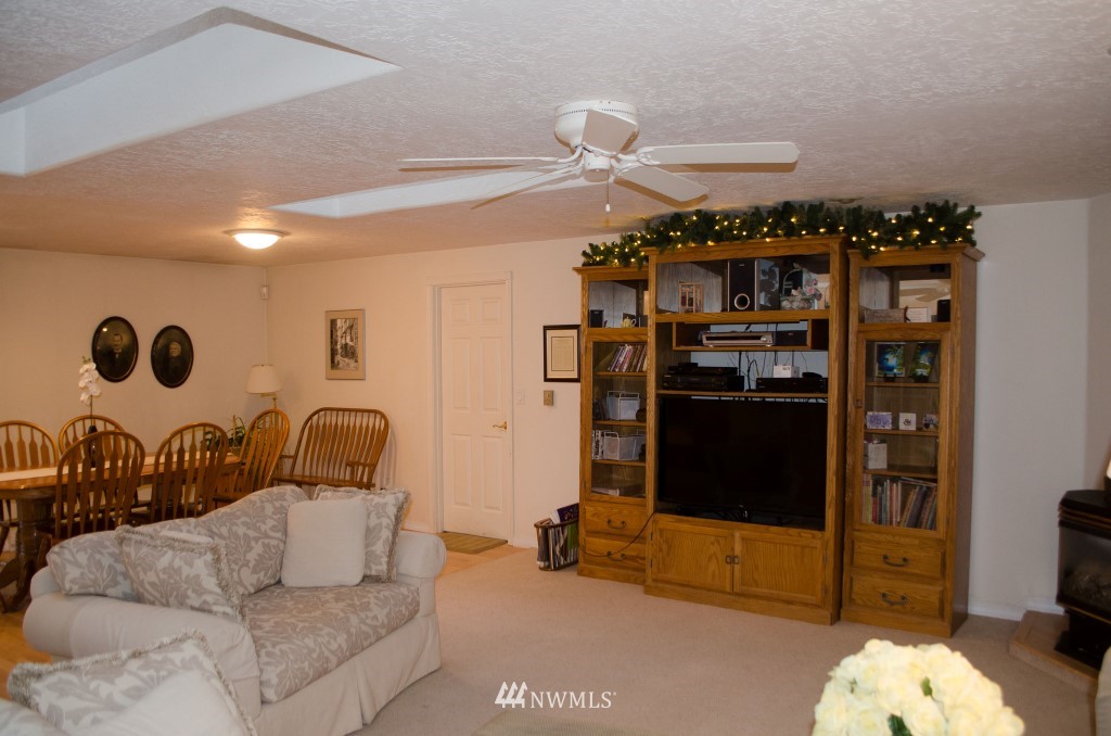 19236 Loganberry Street Southwest Rochester, WA 98579 - Photo 6 of 24