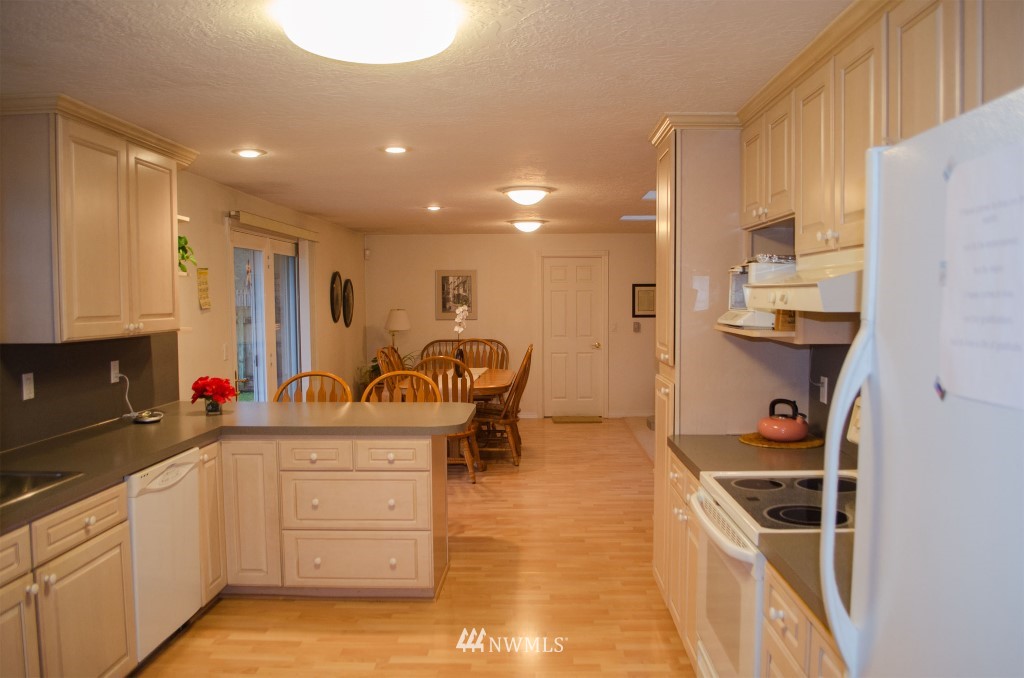 19236 Loganberry Street Southwest Rochester, WA 98579 - Photo 10 of 24