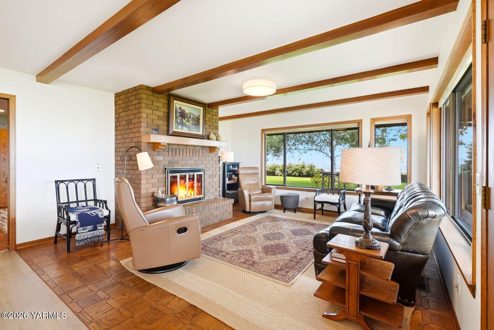 170732 Olsen Road Grandview, WA 98930 - Photo 14 of 58 13 Living Room