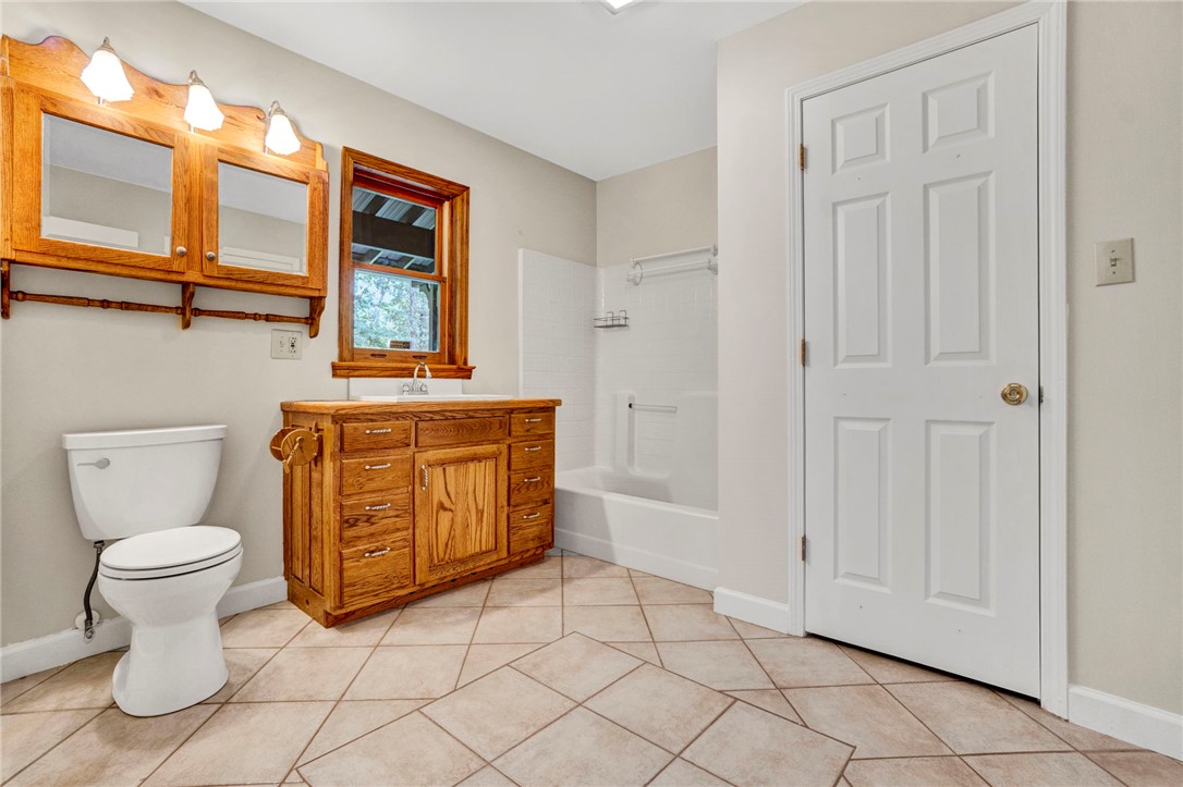 120 Patterson Ridge Road Salem, SC 29676 - Photo 16 of 46 Primary bathroom with large linen closet.