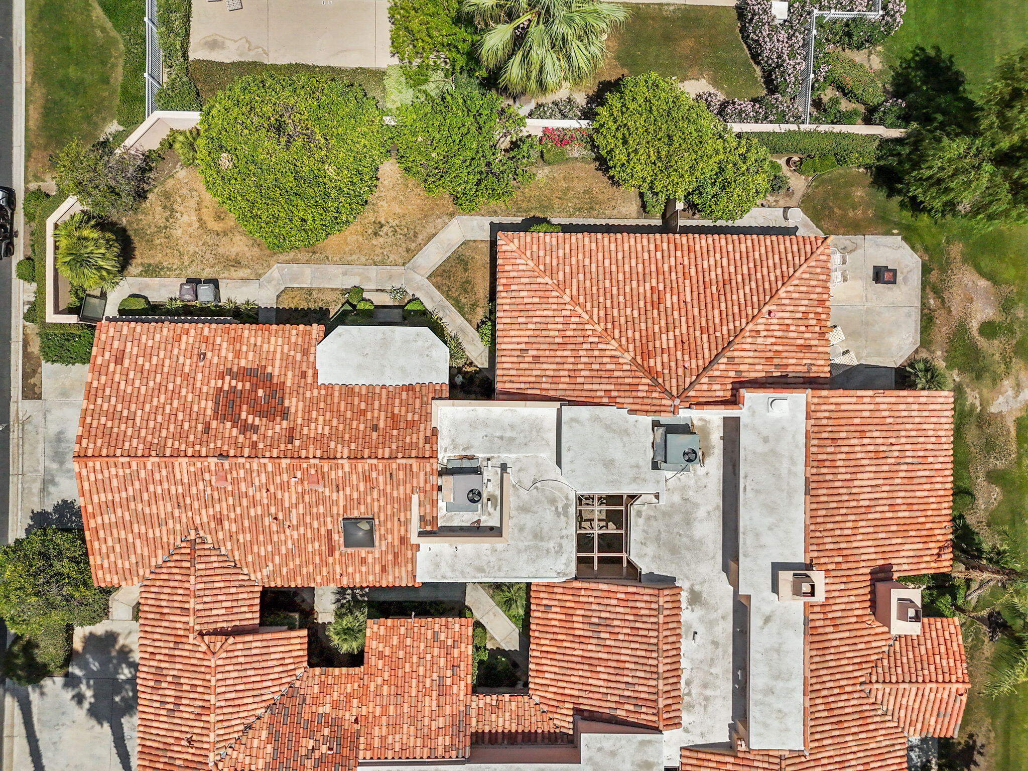 54612 Inverness Way La Quinta, CA 92253 - Photo 49 of 59 7-web-or-mls-DJI_20240529140043_0433_D