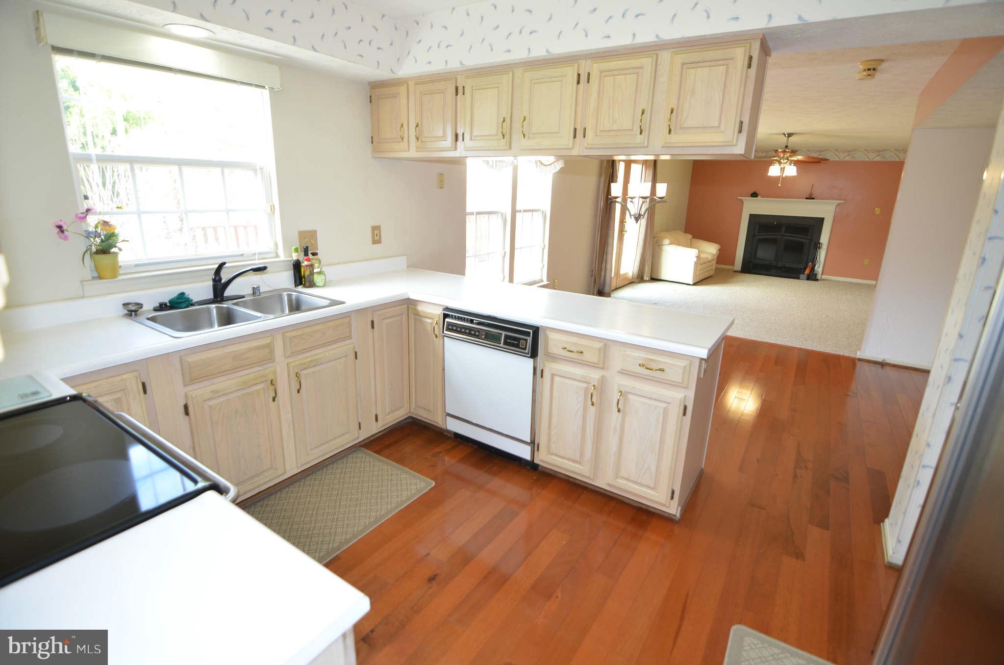 2114 Cross Trails Road Baltimore, MD 21244 - Photo 6 of 10 Kitchen