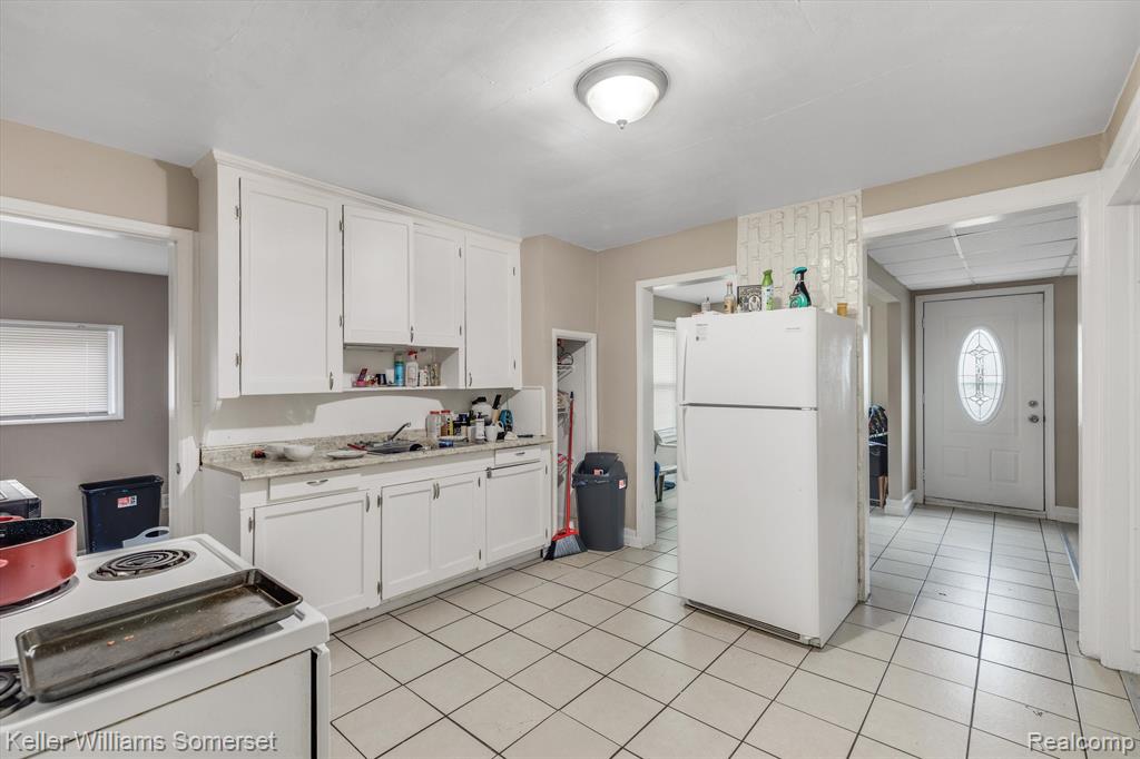 8329 Rivard Avenue Warren, MI 48089 - Photo 8 of 21
