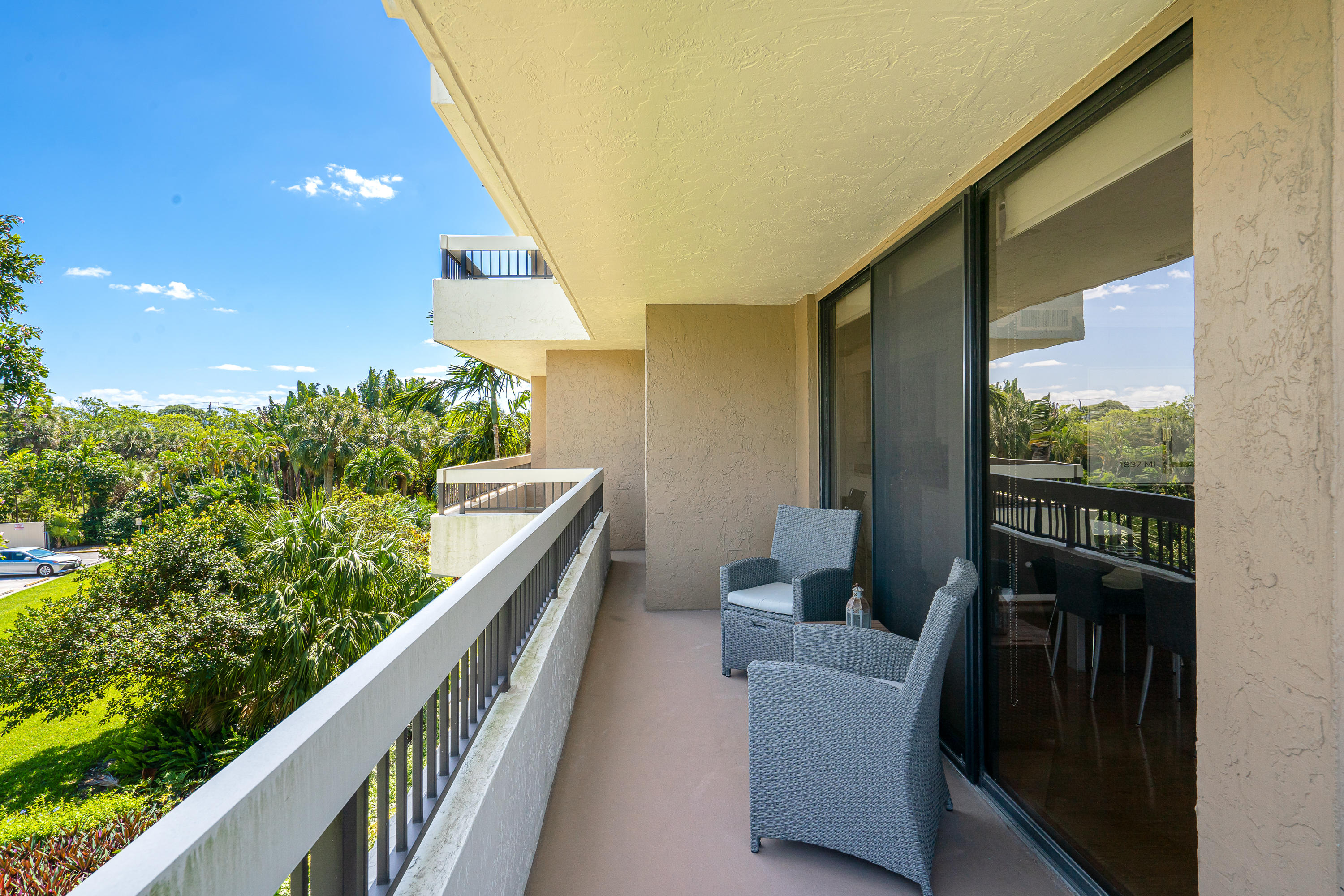 23200 Camino Del Mar, Unit 301 Boca Raton, FL 33433 - Photo 20 of 22 a living room with furniture and a potted plant