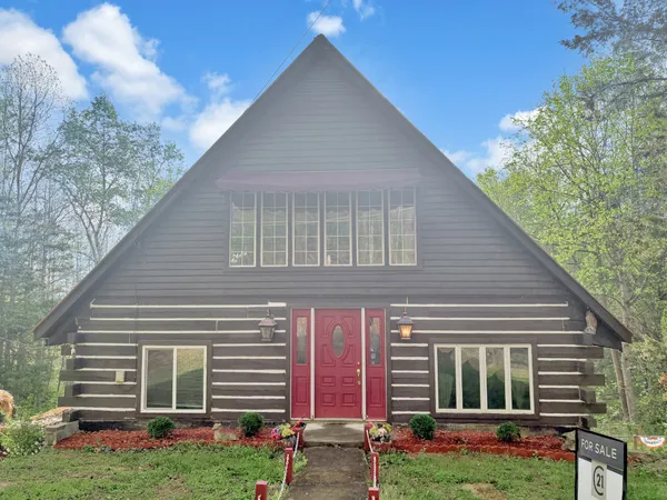 a view front of house with a yard