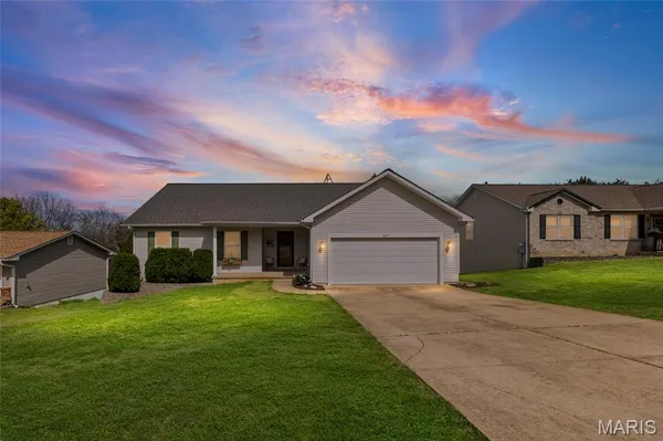 $345,000 | 407 Glen Echo Drive, De Soto, MO 63020