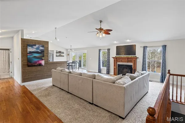 $345,000 | 407 Glen Echo Drive, De Soto, MO 63020