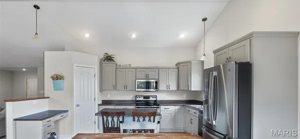 $335,000 | 407 Glen Echo Drive, De Soto, MO 63020
