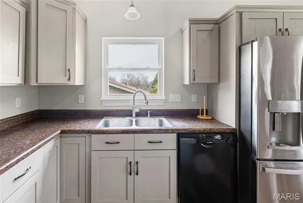 $345,000 | 407 Glen Echo Drive, De Soto, MO 63020