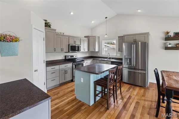 $335,000 | 407 Glen Echo Drive, De Soto, MO 63020