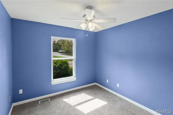 $345,000 | 407 Glen Echo Drive, De Soto, MO 63020